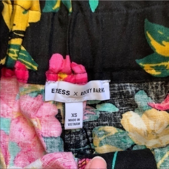 Express high waist shorts & crop top Floral set XS - Picture 7 of 8